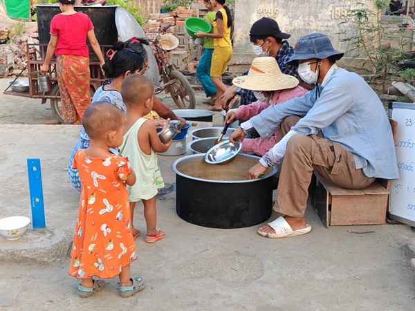 미얀마 피란민 식량 지원 활동이 이어지고 있다.