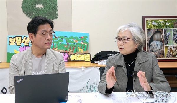 김은경 전 환경부장관(우)이 오마이뉴스와 인터뷰를 하고있다.