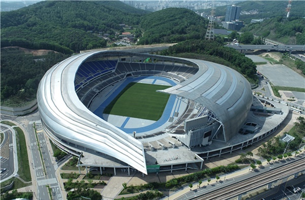경기 용인도시공사가 운영 중인 용인미르스타디움이 한국산업안전보건공단으로부터 ‘위험성평가 우수사업장’으로 재인정받았다고 30일 밝혔다.