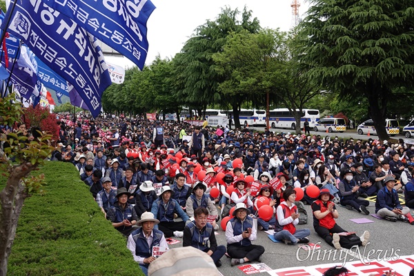 5월 1일 오후 창원시청 옆 도로에서 열린 "세계노동절 경남대회"