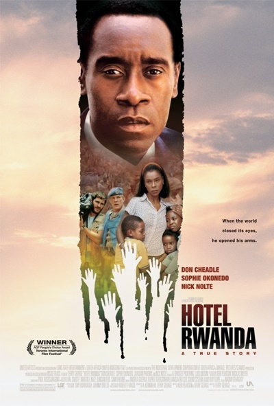  <호텔 르완다>는 르완다에서 1000명이 넘는 난민을 보호했던 실존인물의 이야기를 영화화한 작품이다.