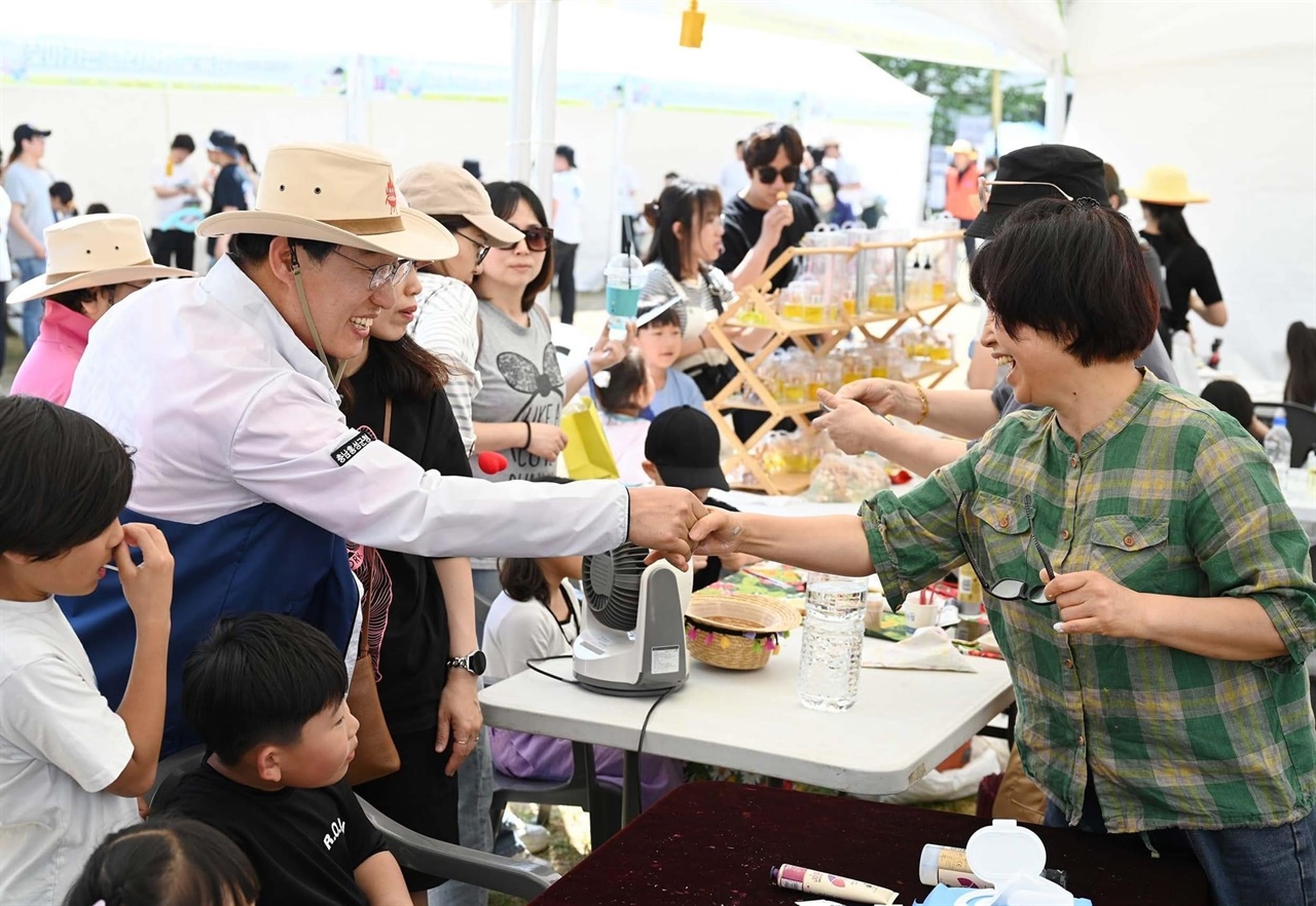 홍성군의 대표 축제인 홍성역사인물축제가 지난 4일 홍주읍성에서 개막했다.