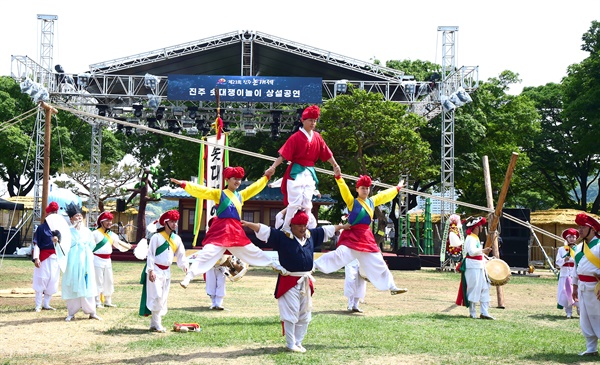 5월 3~6일 사이 진주성, 남강 일원에서 열렸단 진주논개제.