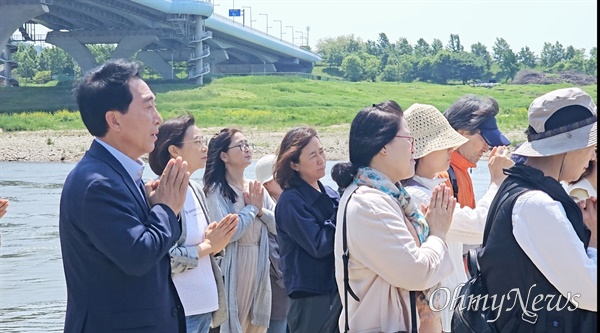  천주교 대전교구 생태환경위원회의 거리미사에 참석한 박수현 당선인. 