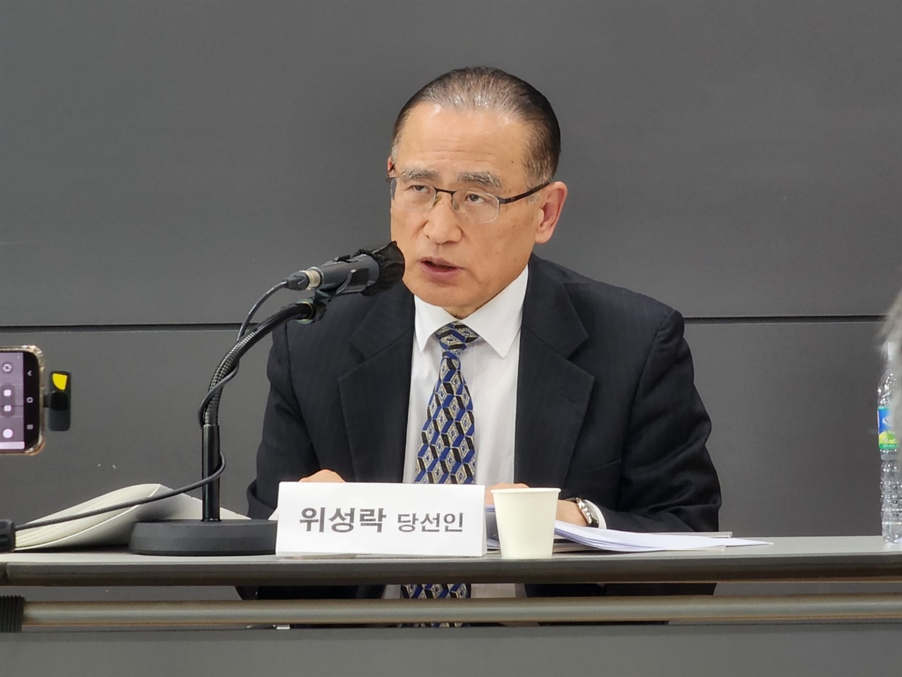 서울 글로벌센터 국제회의장에서 열린'민주평화포럼'에서 ‘외교·안보분야의 22대 국회의 과제’라는 주제로 위성락 더불어민주당 당선자가 주제발표를 했다.