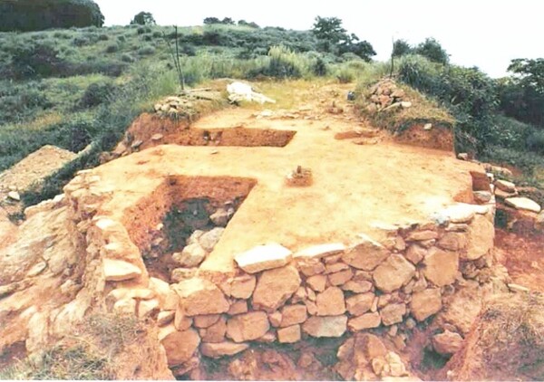 장보고가 웅거했던 청해진 유적 발굴 장면