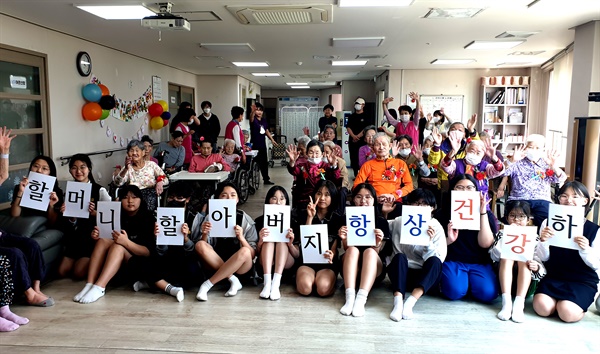 사천여자중학교 학생들, 성남두레복지원 찾아 봉사활동.