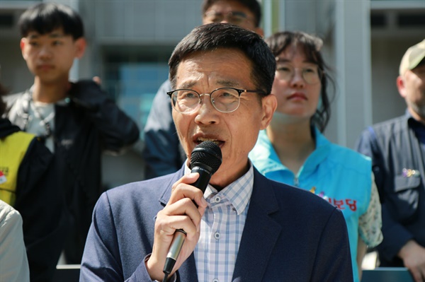 대전충남겨레하나 이영복 공동대표가 발언을 하고 있다.