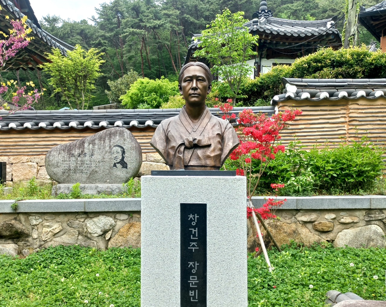창건주 장문빈(張文彬 1893~ 1987) 보살의 흉상