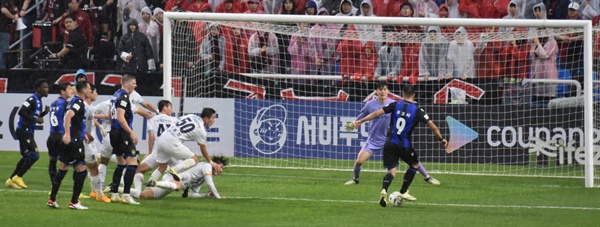  36분 35초, 인천 유나이티드 FC 무고사가 오른발 인사이드 슛으로 첫 골을 터뜨리는 순간