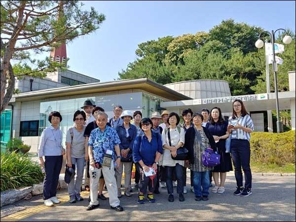 기자는 2018년 6월 18일, 일본 고려박물관 회원들을 화성시 제암리교회 안에 있는 작은 규모의 '제암리 3.1운동순국기념관'을 안내했다.