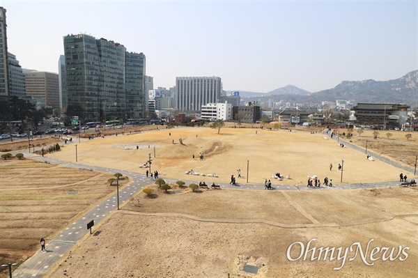 서울 종로구 열린송현광장은 녹지로 조성돼 있으나 이승만기념관 터로 검토되고 있다. 
