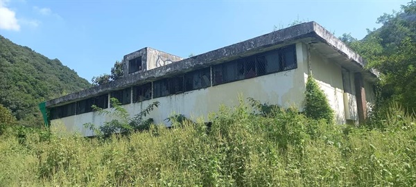 소요산 입구에 방치된 동두천 옛 성병관리소 건물 