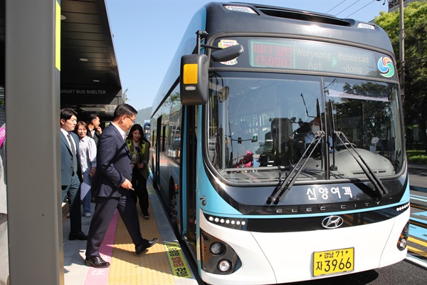 홍남표 창원특례시장, 원이대로 S-BRT 임시개통 현장 직접 챙겨