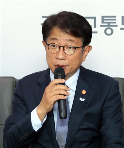 박상우 국토교통부 장관이 5월 13일 오후 정부세종청사에서 출입 기자들과 '전세 사기' 관련 차담회를 열고 있다. 