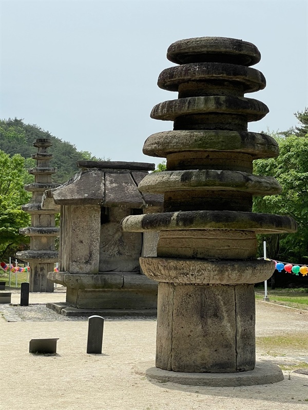 독특한 석탑. 고려시대 불교 문화가 얼마나 다양했는지 조금이나마 짐작할 수 있다.