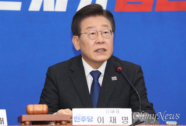 이재명 더불어민주당 대표가 22일 오전 서울 여의도 국회에서 열린 최고위원회의에서 발언하고 있다.