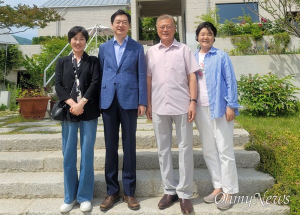 김경수 전 경남지사가 22일 오후 양산 평산마을을 찾아 문재인 전 대통령을 예방했다.