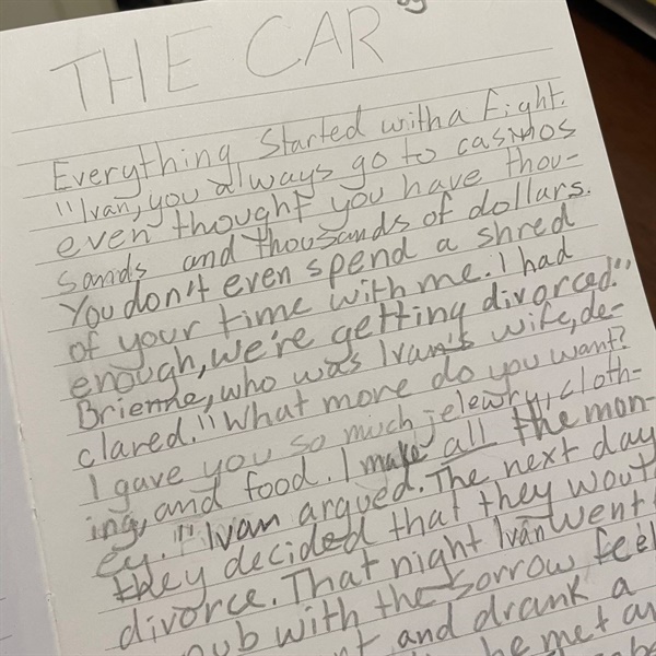 아이가 써 내려간 버려진 자동차에 대한 이야기. 아이의 허락을 구하고 첫 페이지를 사진에 담았다. 