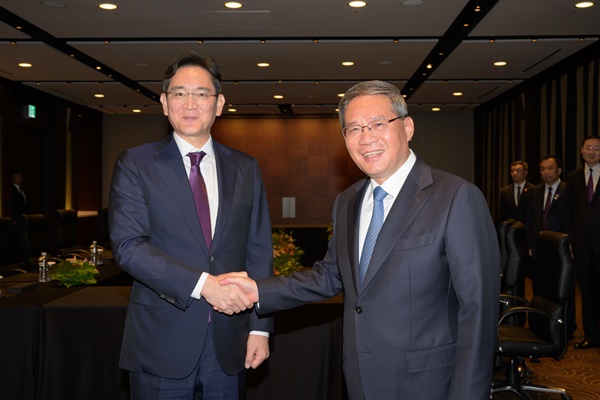 이재용 삼성전자 회장과 리창 중국 총리가 26일 서울 신라호텔에서 면담했다. 