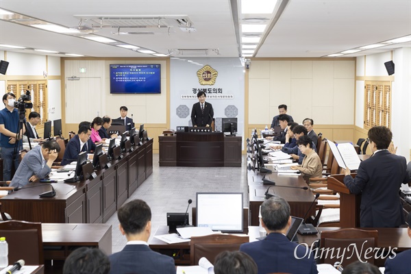  경북도의회 행정보건복지위원회는 지난 24일 정재훈 경북행복재단 대표이사 후보에 대한 인사청문회를 실시했지만 부적격 의견을 냈다.