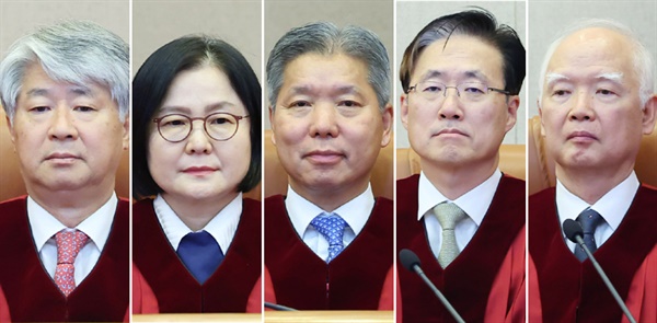 왼쪽부터 이종석 소장·이은애·이영진·김형두·정형식 헌법재판소 재판관.