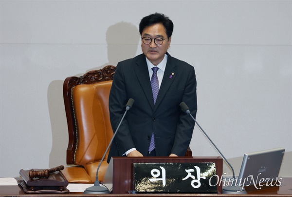 우원식 더불어민주당 의원이 5일 오후 서울 여의도 국회 첫 본회의에서 제22대 국회 전반기 국회의장으로 선출된 수락 인사를 하고 있다.