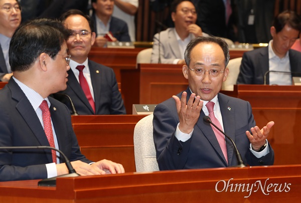 추경호 국민의힘 원내대표가 12일 오전 서울 여의도 국회에서 열린 의원총회에 참석해 있다. 