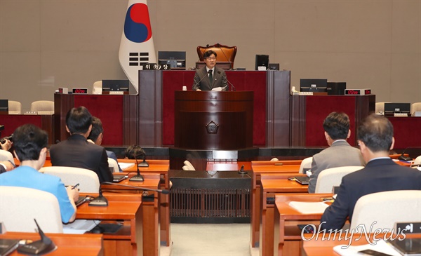 박찬대 더불어민주당 원내대표가 13일 오전 서울 여의도 국회에서 열린 정책의원총회에서 발언하고 있다.