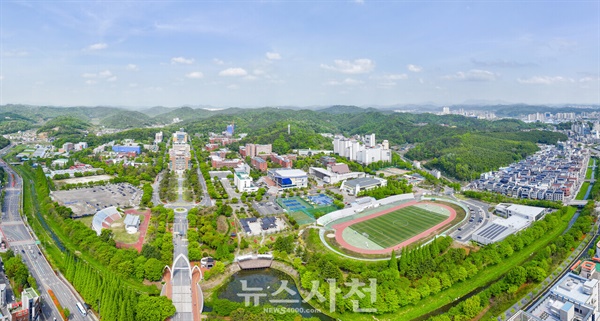  경상국립대학교 교수회가 "창원대학교의 사천시 우주항공캠퍼스 설립에 반대한다"며, 긴급 성명서를 발표했다.  사진은 경상국립대 가좌배움터 전경.