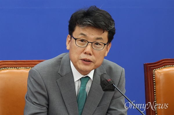 진성준 더불어민주당 정책위의장이 20일 오전 서울 여의도 국회에서 열린 정책조정회의에 참석해 발언하고 있다.