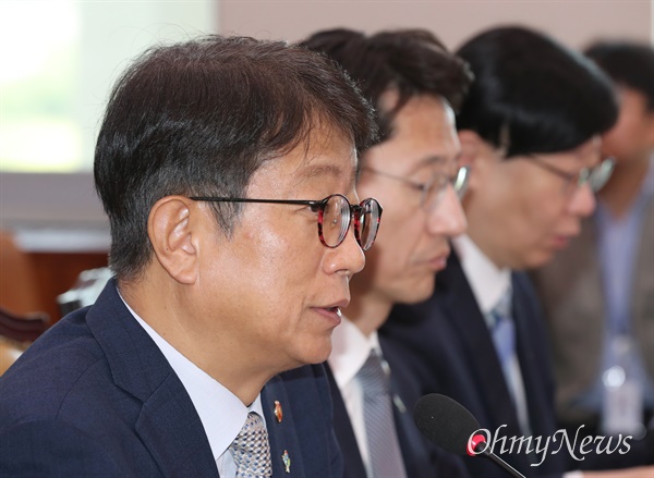 박상우 국토교통부 장관이 25일 오전 서울 여의도 국회에서 열린 국토교통위원회 전체회의에서 발언하고 있다.