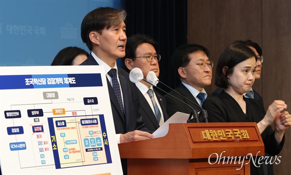 조국 조국혁신당 대표가 지난 6월 26일 오후 서울 여의도 국회 소통관에서 검찰개혁 4법 발표 기자회견을 하고 있다.