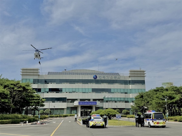  26일 오후 한국가스공사 통영기지본부에서 열린 ‘국가중요시설 테러 대비 2024년 관계기관 합동 대테러 종합훈련’