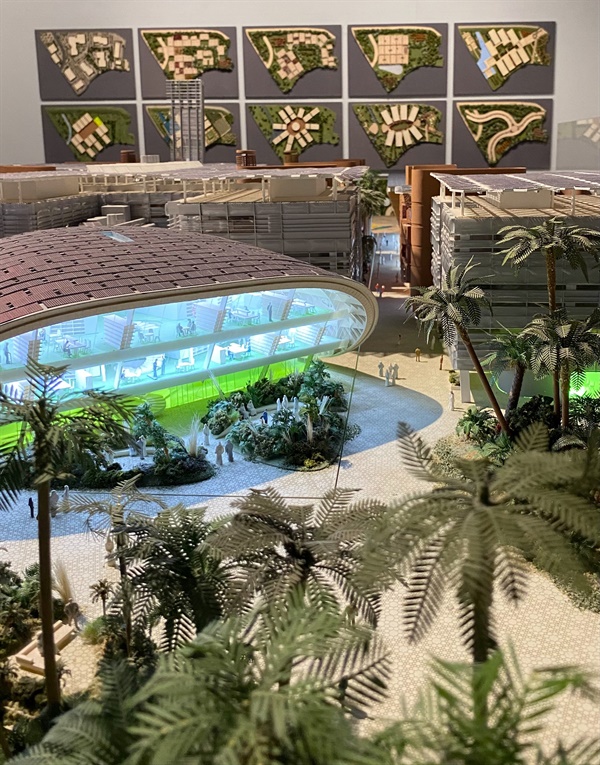 마스다르 시티는 아랍에미리트의 수도 아부다비에 건설 중인 친환경 도시로, 2034년 완공 예정이다.