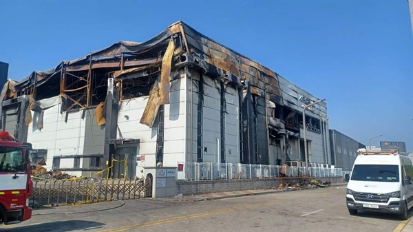 23명의 노동자가 화재로 사망한 경기도 화성시 (주)아리셀 회사 사고 현장