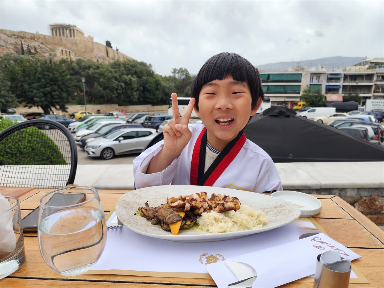 아크로폴리스 태권도 품새를 멋지게 선보인 아들과 먹은 맛있는 점심