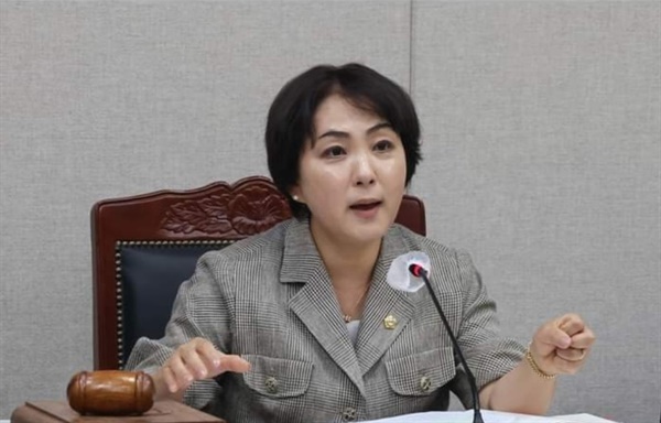 홍성군의회 개원이래 첫 여성 부의장으로 선출된 김은미 의원.