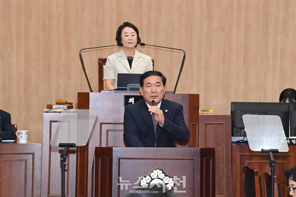 김규헌 후반기 의장이 정견 발표를 하고 있는 모습. 