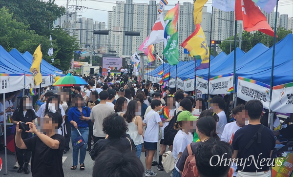  6일 대전 동구 소제동 전통나래관 앞 일원에서 제1회 대전퀴어문화축제 '사랑이쥬! 우리여기있어'가 개최됐다.