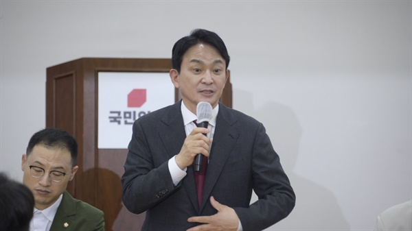 울산시당간담회 참석한 원희룡 후보 민의힘 원희룡 대표 후보가 7일 울산시 남구 울산광역시당에서 열린 간담회에서 발언하고 있다. 2024.7.7 [원희룡 후보 캠프 제공. 재판매 및 DB 금지]
