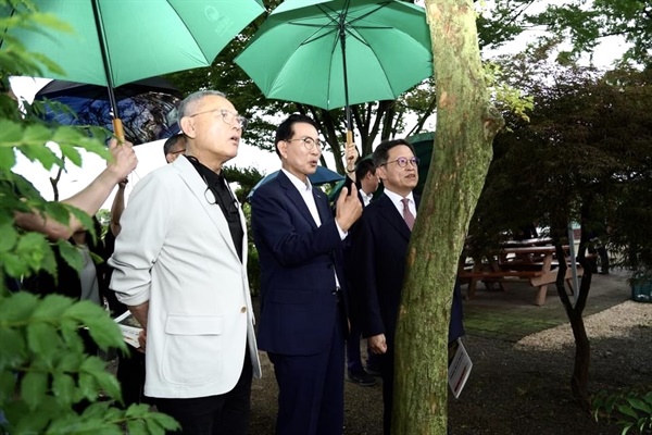  이날 유 장관은 이 시장과 함께 국립국악원 서산분원 조성 예정지를 함께 둘러보며 서산시의 설명을 들었다. 유 장관은 국립국악원 서산분원의 신속한 추진을 약속했다. 