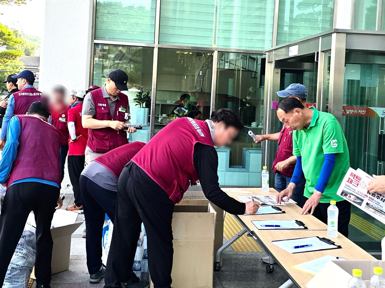  서산시민모임은 지난 2일부터 서산시문화회관과 호수공원에서 세 차례 반대 서명운동을 전개했다.