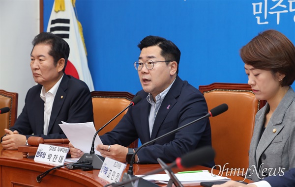  박찬대 더불어민주당 당대표 직무대행 겸 원내대표가 10일 오전 서울 여의도 국회에서 열린 최고위원회의에서 발언하고 있다.