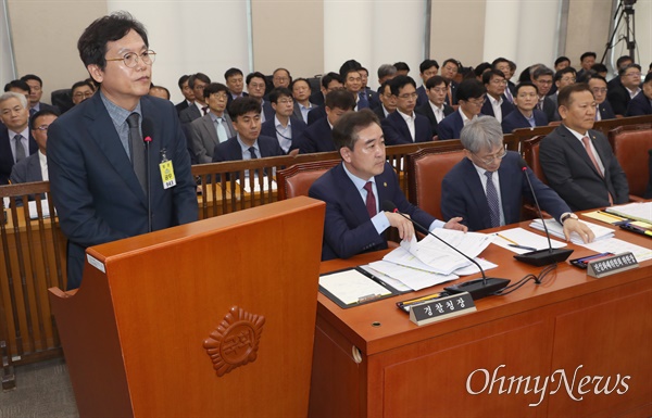  김철문 경북경찰청장이 11일 오전 서울 여의도 국회에서 열린 행정안전위원회 전체회의에 출석해 해병대 채상병 순직 사건 수사 결과에 관한 의원 질의에 답변하고 있다. 