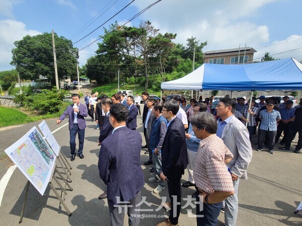  이날 국민권익위원회는 조정회의에 앞서 사천시 축동면 용수마을에서 현안 설명을 들었다.