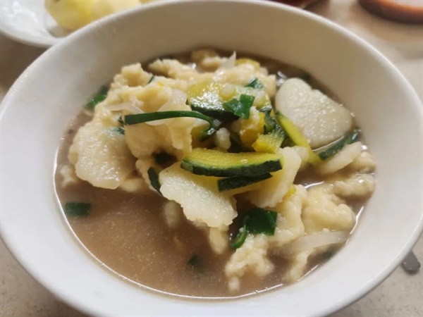  비 오는 날 해먹으면 제격인 수제미. 색다른 맛을 느낄 수 있습니다.