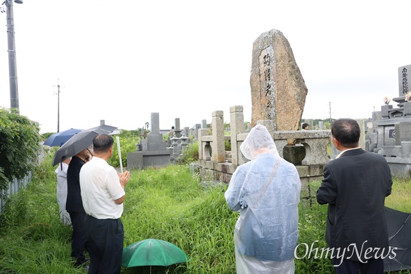  지난 15일 일본 야마구치현 우베시에 있는 장생탄광을 찾은 추모단은 마을 공동묘지에 있는 희생자 탑 앞에서 당시 희생자드을 위한 불교식 추모행사를 가졌다.