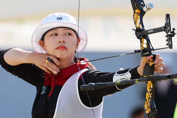  18일 광주국제양궁장에서 열린 제104회 전국체육대회(전국체전) 양궁 여자대학부 개인전 결승에서 임시현(한국체대)이 활시위를 당기고 있다.
