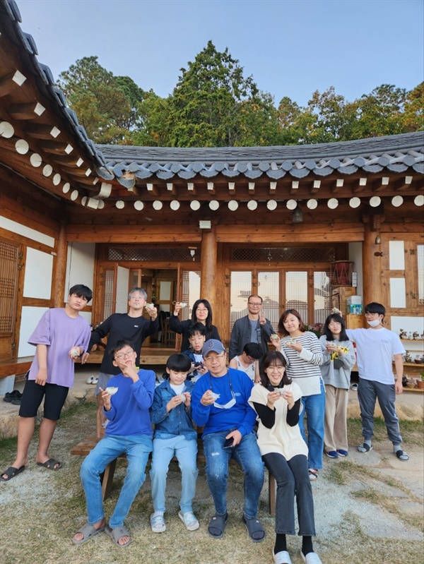 첫 가족여행, 지나가는 경찰차에 '살려주세요'를 외쳤다